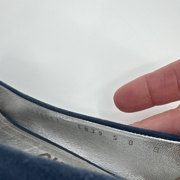 Salvatore Ferragamo Vara Blue Suede Heels Size 8 Silver Hardware VTG Classic - Picture 11 of 16